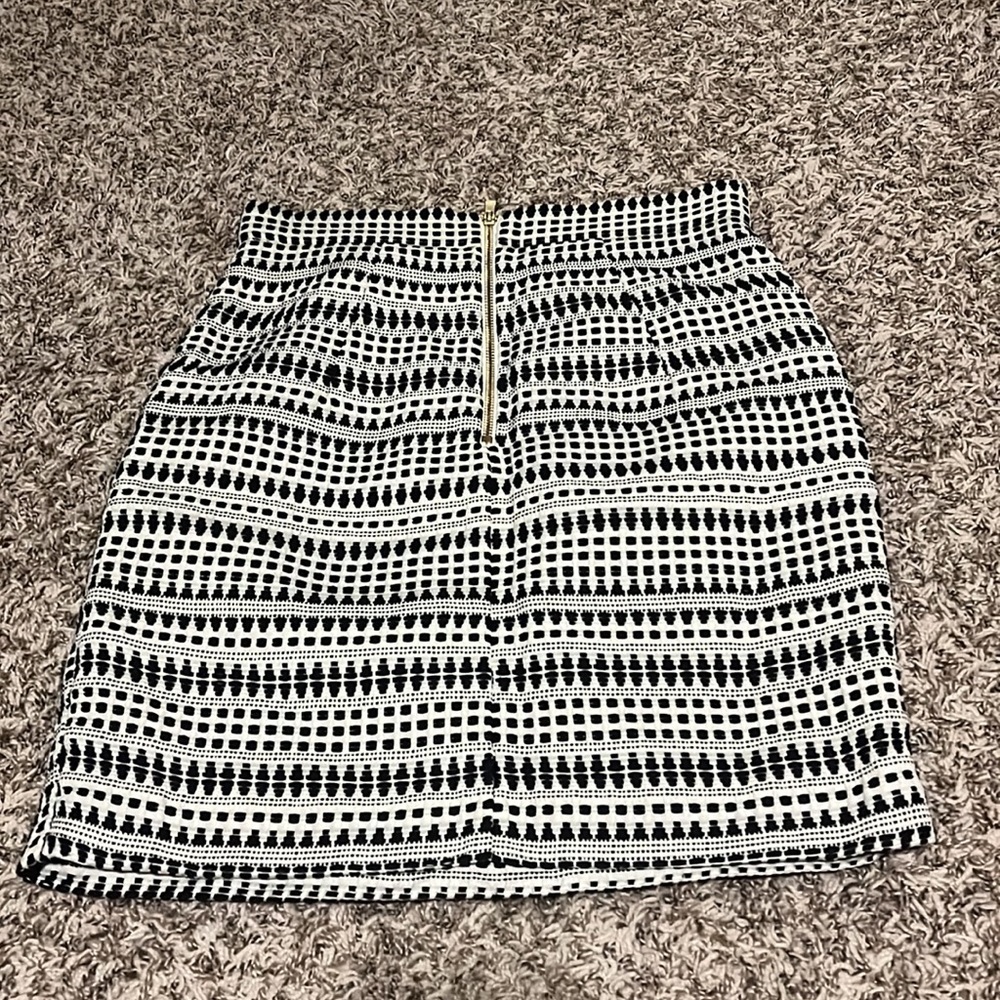 🛑 H&M Designed Skirt- Size 8 - Picture 2 of 10
